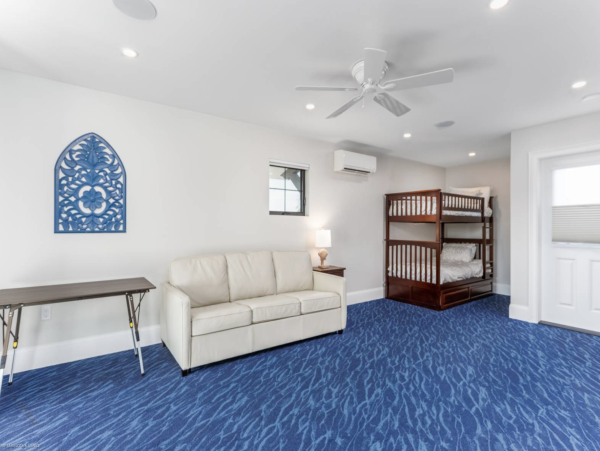 Luxurious Vacation Pool Home in Siesta Key 5 min walk to beach